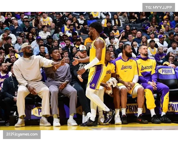 湖人备战火箭：雷迪克强调篮板控制与战术多样性